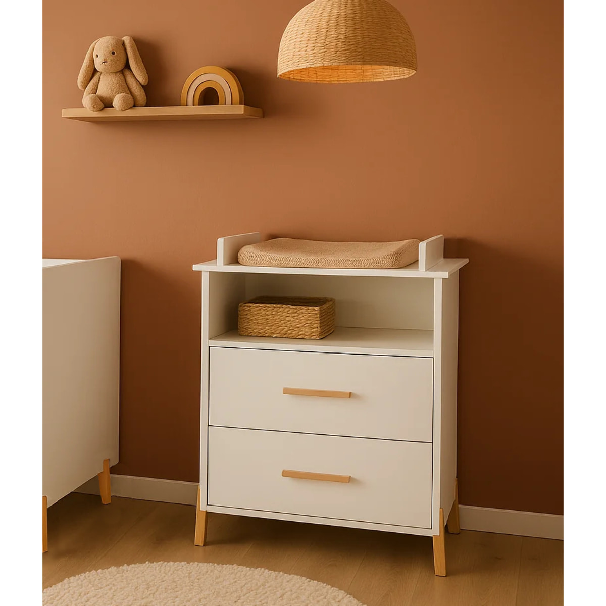 Commode à langer sur pieds en bois blanc