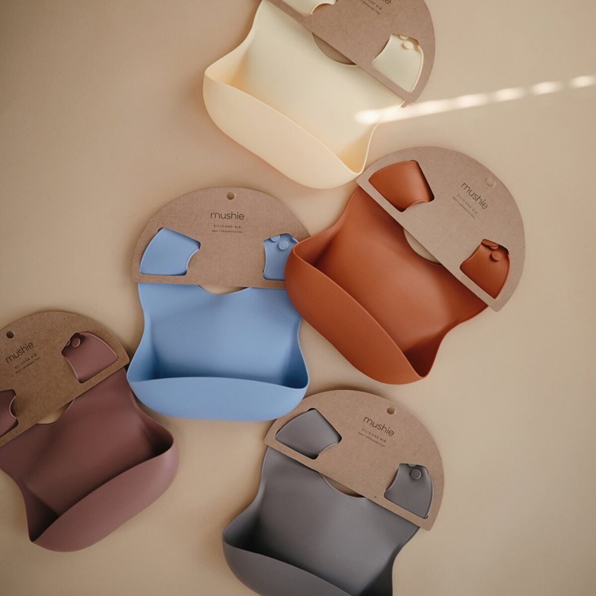 Mushie Babero Silicona Solid