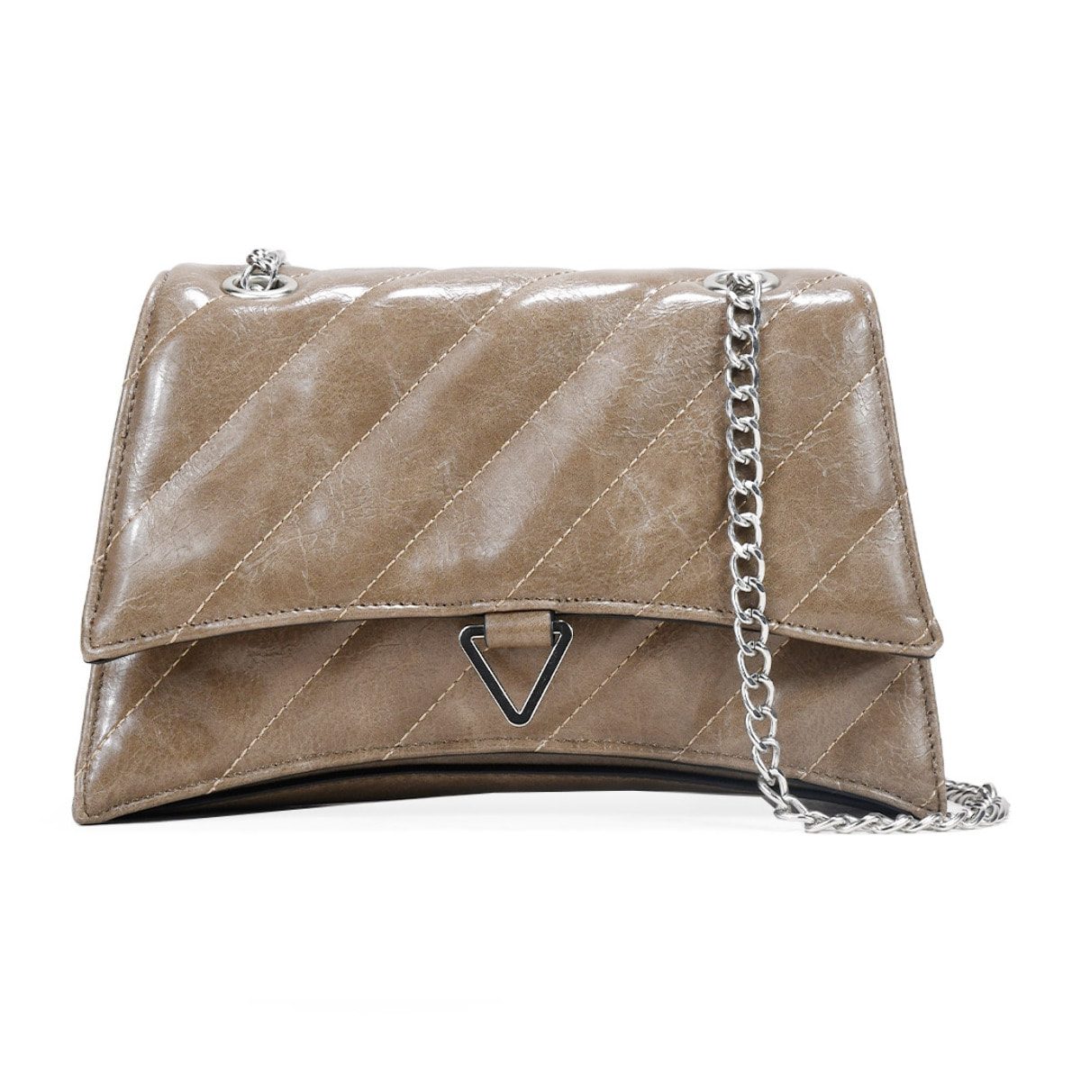 Bolso de hombro taupe con solapa y cadena