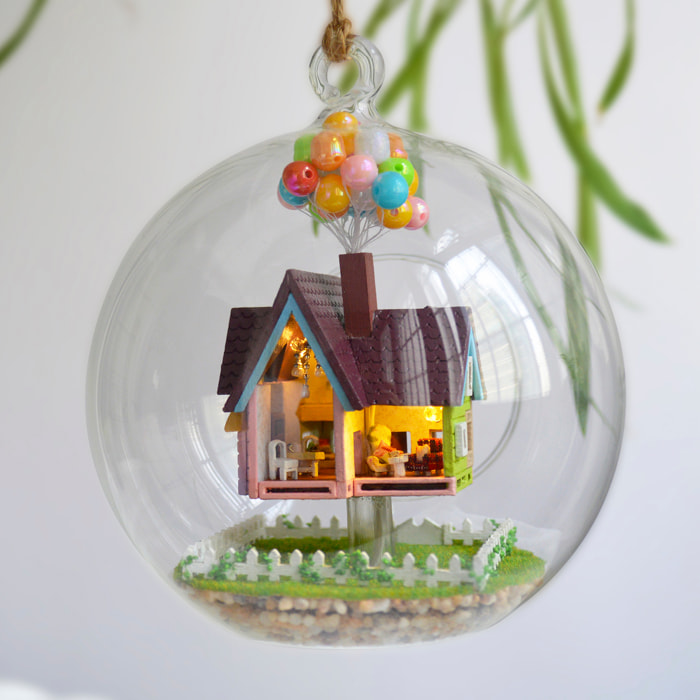 Maqueta miniatura 3D flying house wonderland 12x12x12 cm.