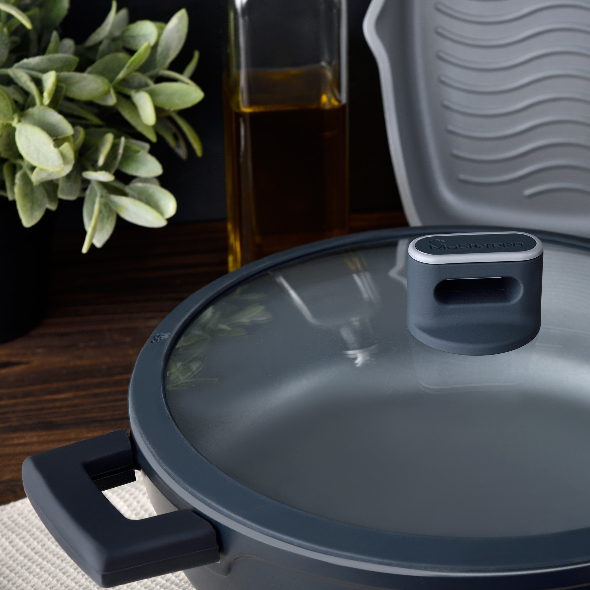 Cacerola Ø28x13cm en Aluminio fundido con tapa apta para inducción INDIGO MasterPRO