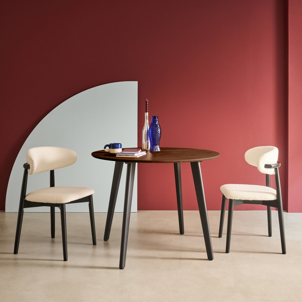 Table à manger ronde effet noyer pieds métal noir 4 places