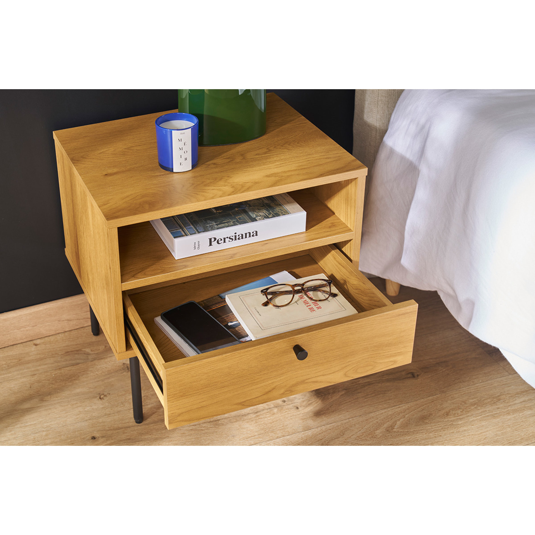 Table de chevet avec rangements finition bois clair chêne et métal noir PERNELLE