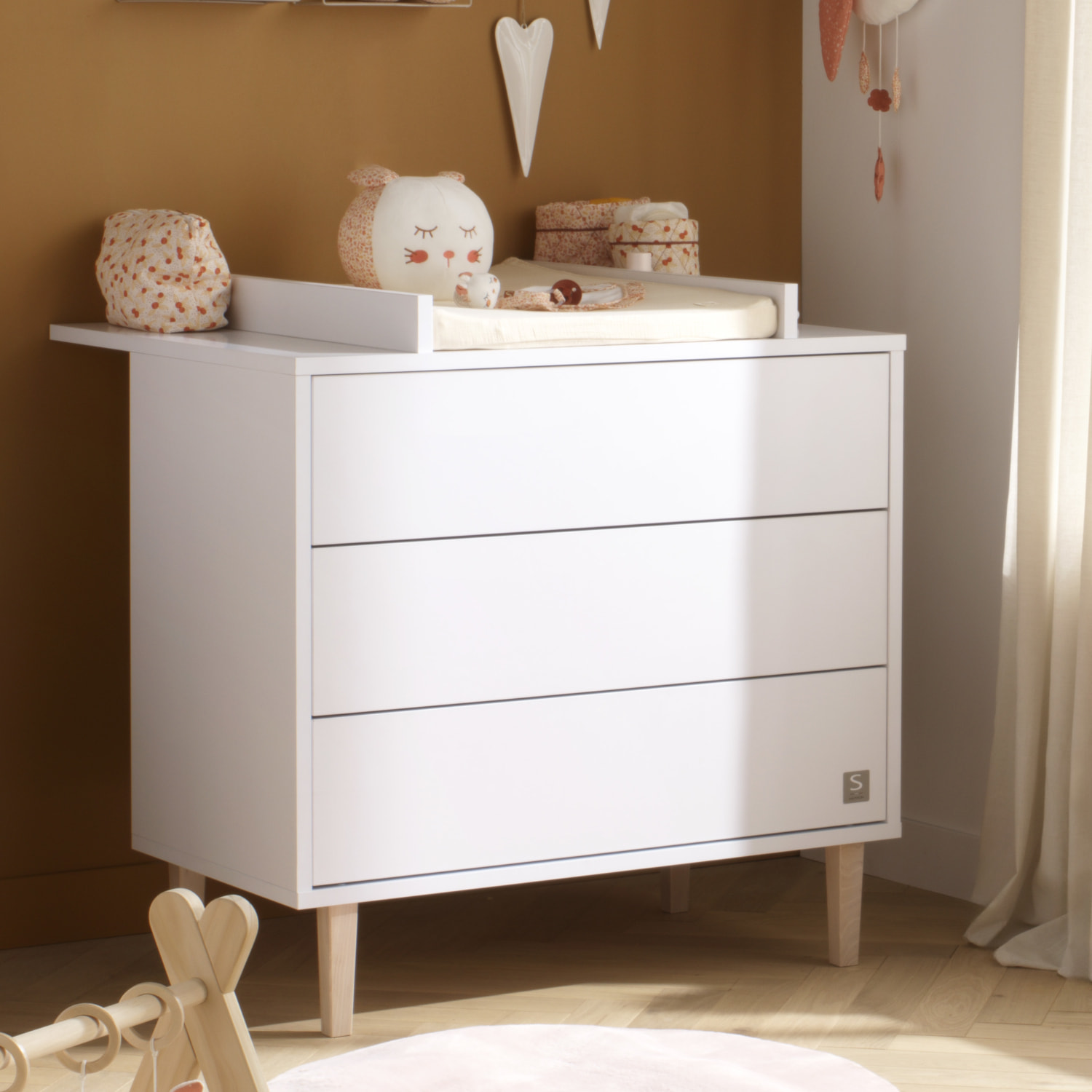 Commode 3 tiroirs pieds bois