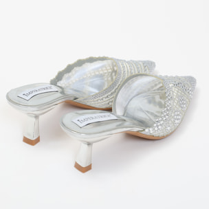 Sandali in simil pelle con tacco a rocchetto e tomaia gioiello