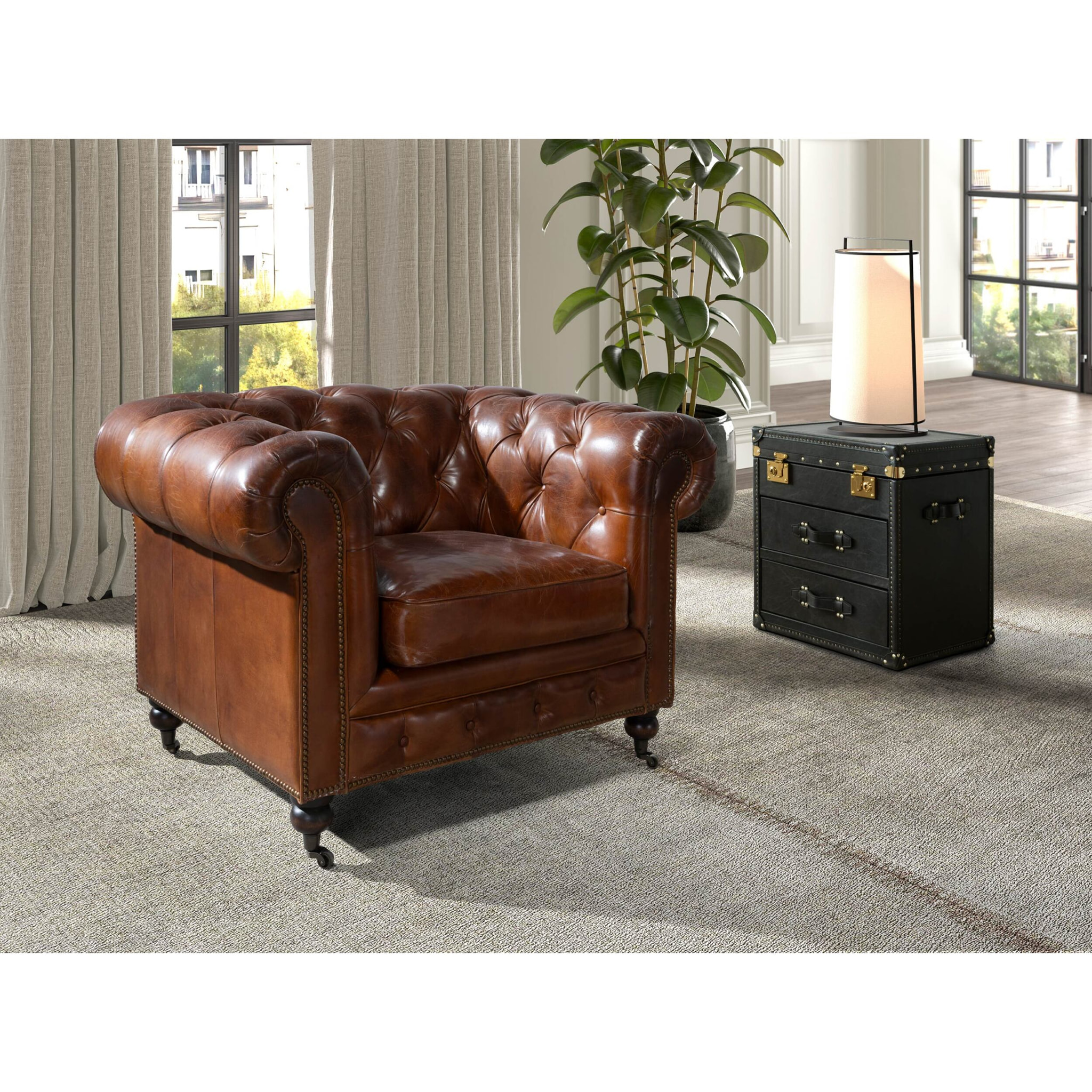 Sillón Chester con reposabrazos con asiento y respaldo tapizados en piel de origen vacuno en marrón coñac patas de madera maciza tintada en caoba 120x94x79cm