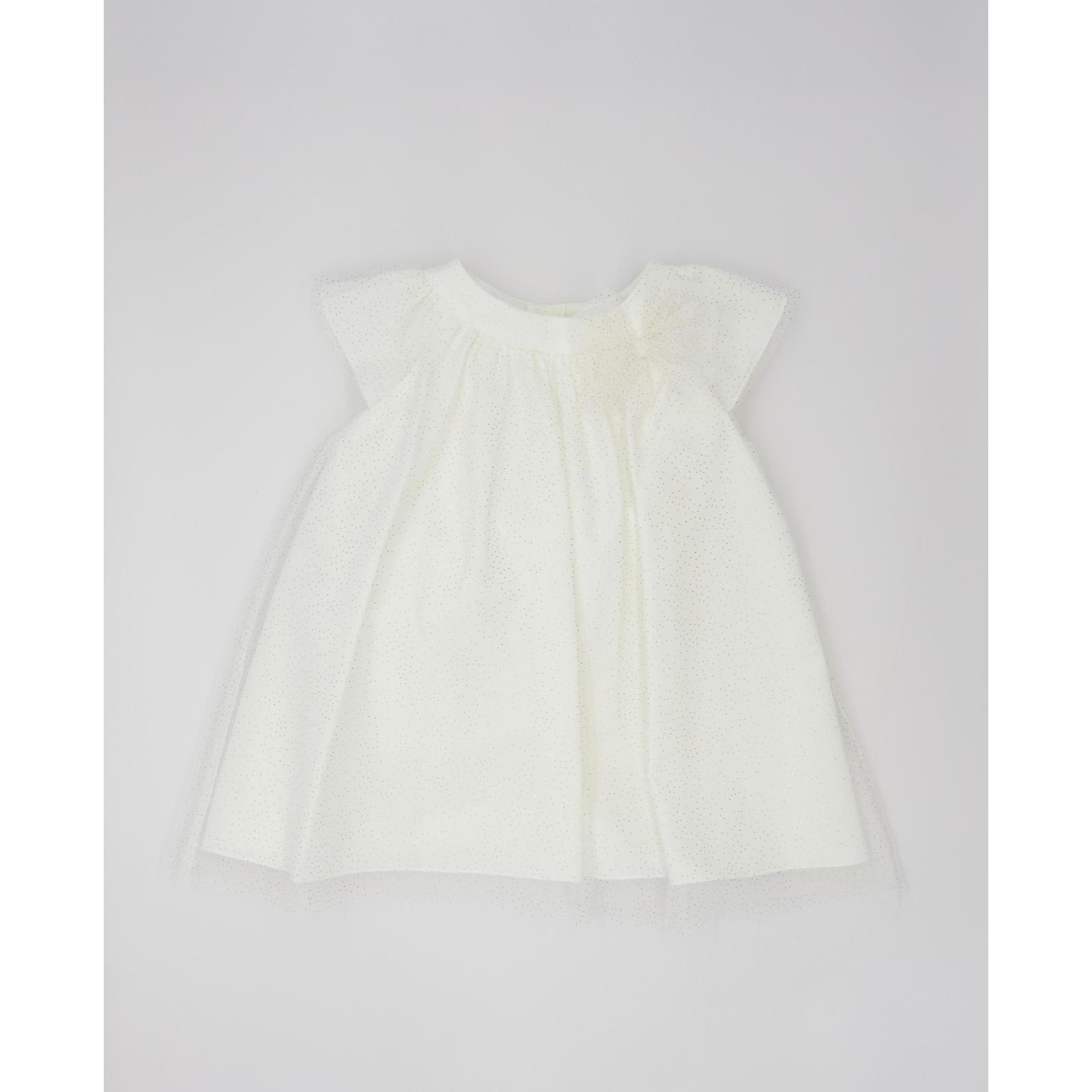 Vestido de tul con glitter. Cuello fruncido y lazo.