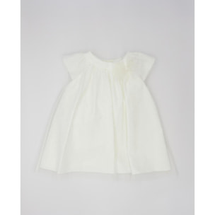 Vestido de tul con glitter. Cuello fruncido y lazo.