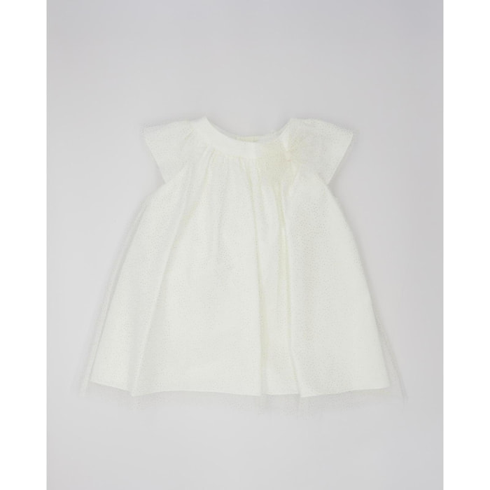 Vestido de tul con glitter. Cuello fruncido y lazo.