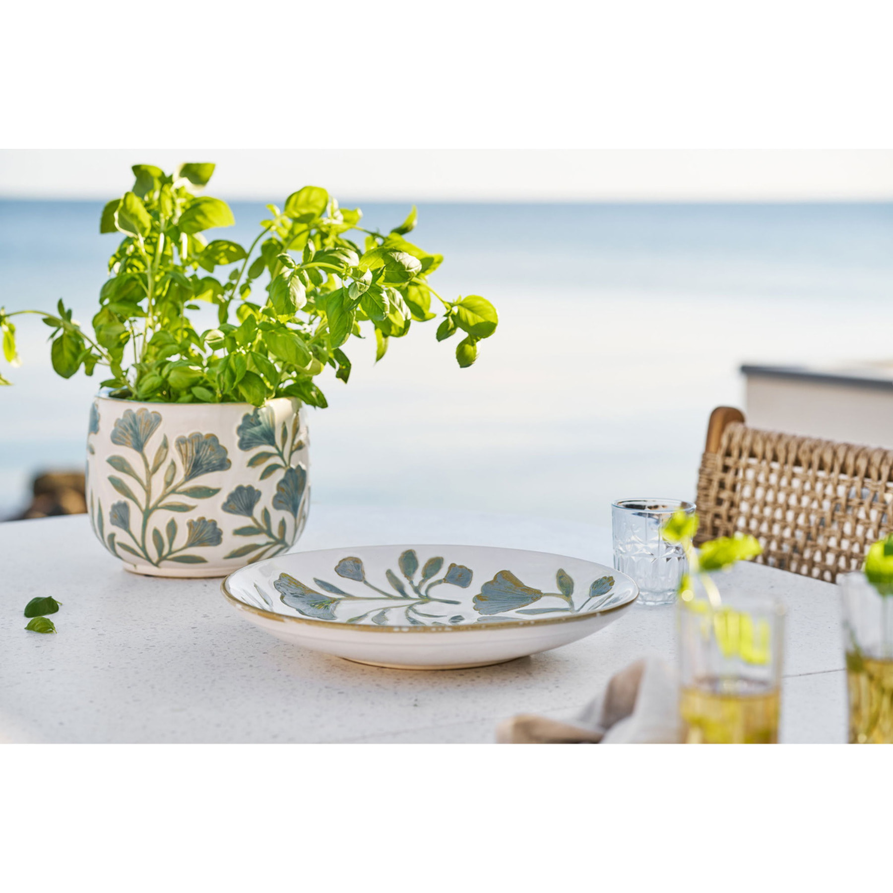 Vassoio decorativo in ceramica bianca con motivi floreali ø35,5 cm