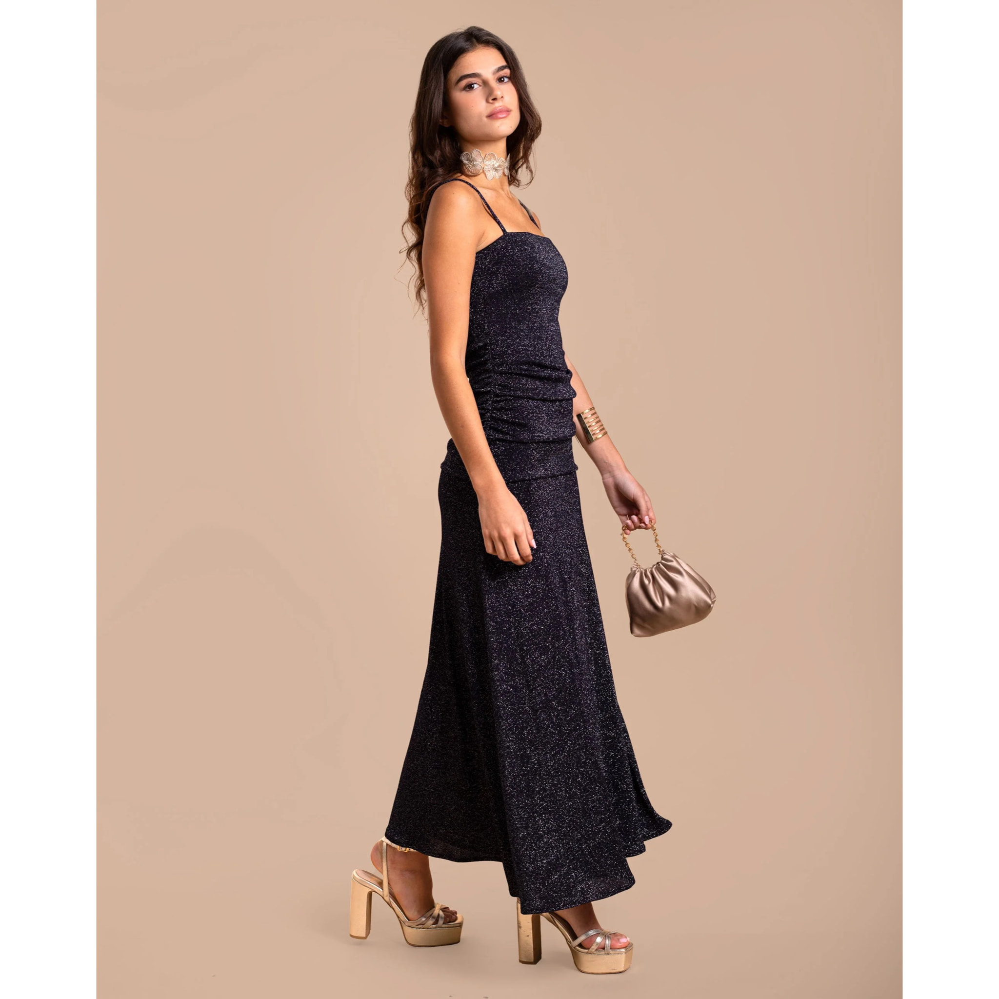 Vestido midi de tirantes con brillo