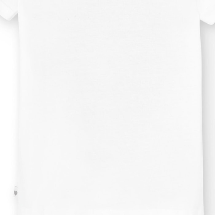 Camiseta básica en blanco con manga corta y dibujo frontal