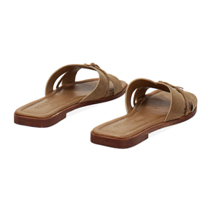 Sandalias planas taupe con elegancia casual