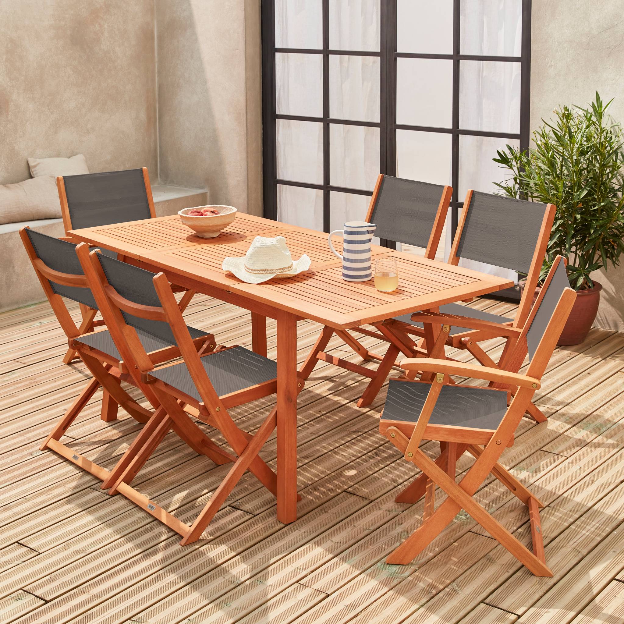 Table de jardin extensible bois d'eucalyptus + 6 assises - Almeria - Table 120/180cm avec rallonge. 2 fauteuils et 4 chaises. en bois d'Eucalyptus huilé et textilène anthracite