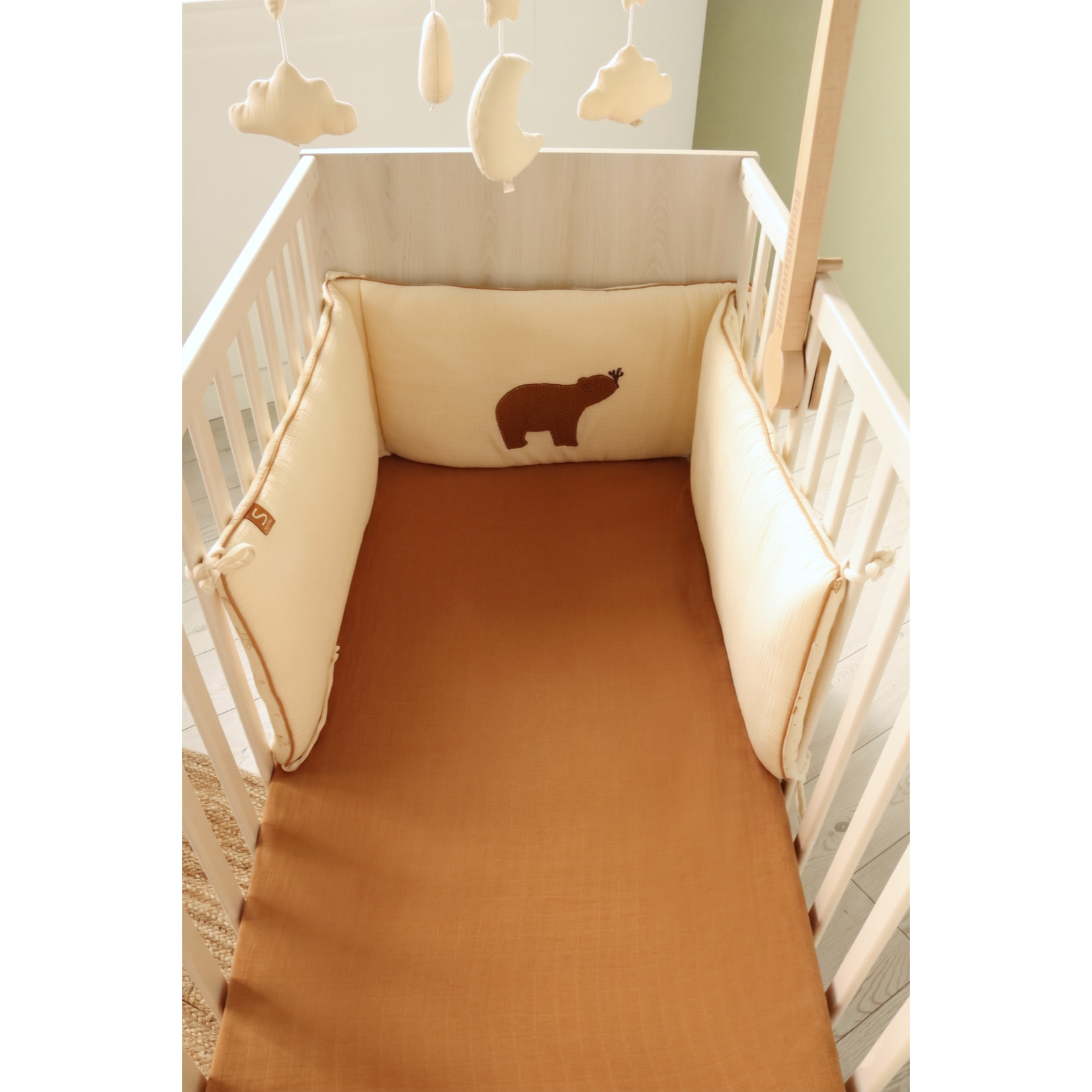 Lit bébé 120x60 sur pieds - décor bois hêtre cendré