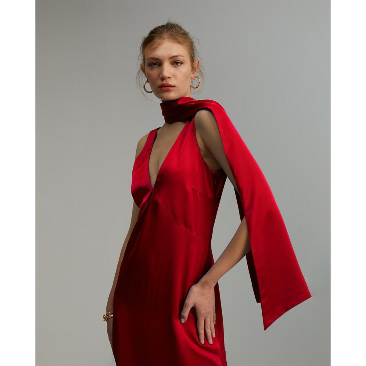 abito lungo in raso senza maniche