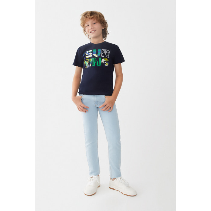 Camiseta Niño Manga Corta Cuello Redondo 100 % Algodón, Color Marino, Estampado “SURFING” con Letras y Motivos Playeros, Corte Regular | Color: Marino | Street Monkey
