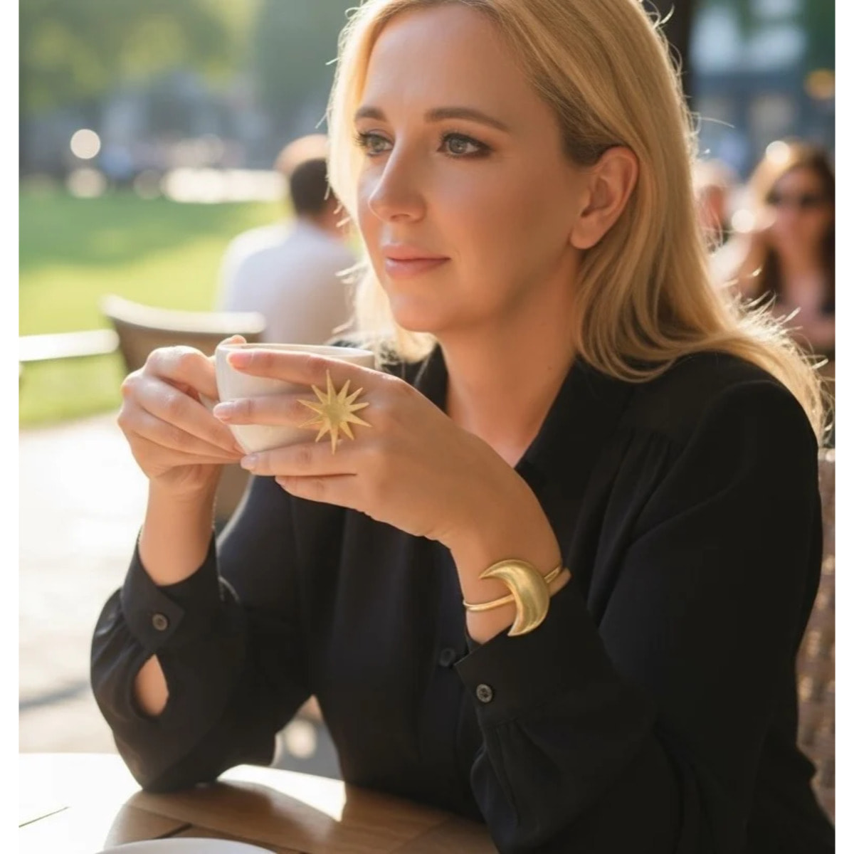 Conjunto Noche clara dorado chapado latón. Pulsera luna latón y anillo chapado dorado. Diseño único Gloria Mago