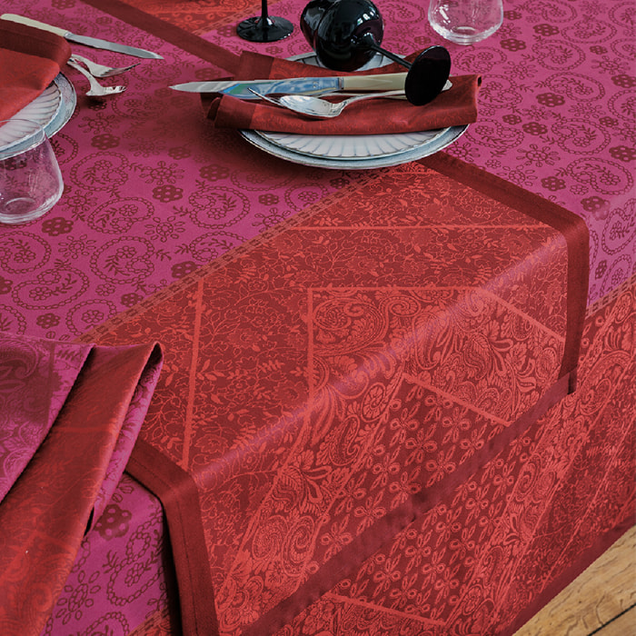 Chemin de table pur coton anti tache motif jacquard Cassidy berry