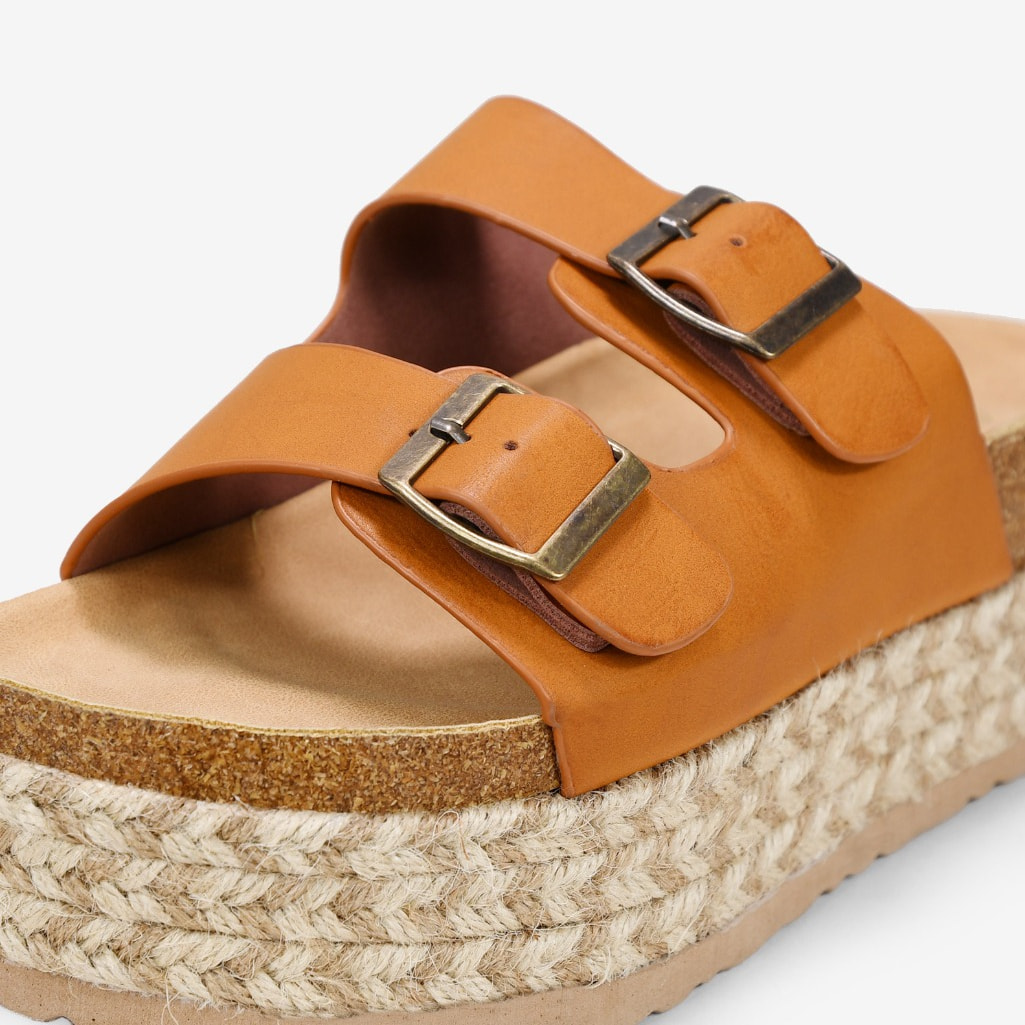 Sandalias marrones con plataforma de esparto