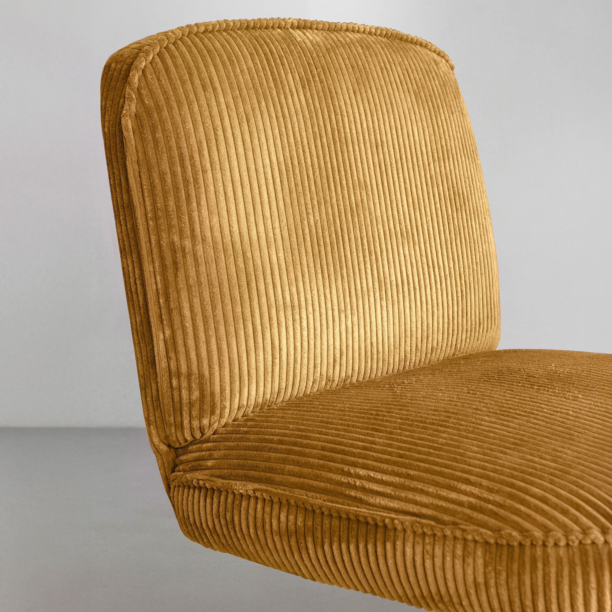 Fauteuil pivotant en velours jaune et pied en métal noir FUNKY