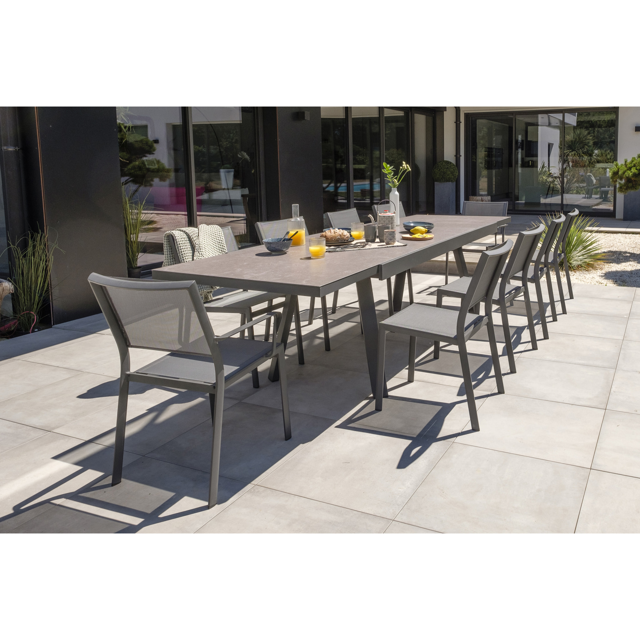 STOCKHOLM - Ensemble repas de jardin 10 places en céramique sur verre