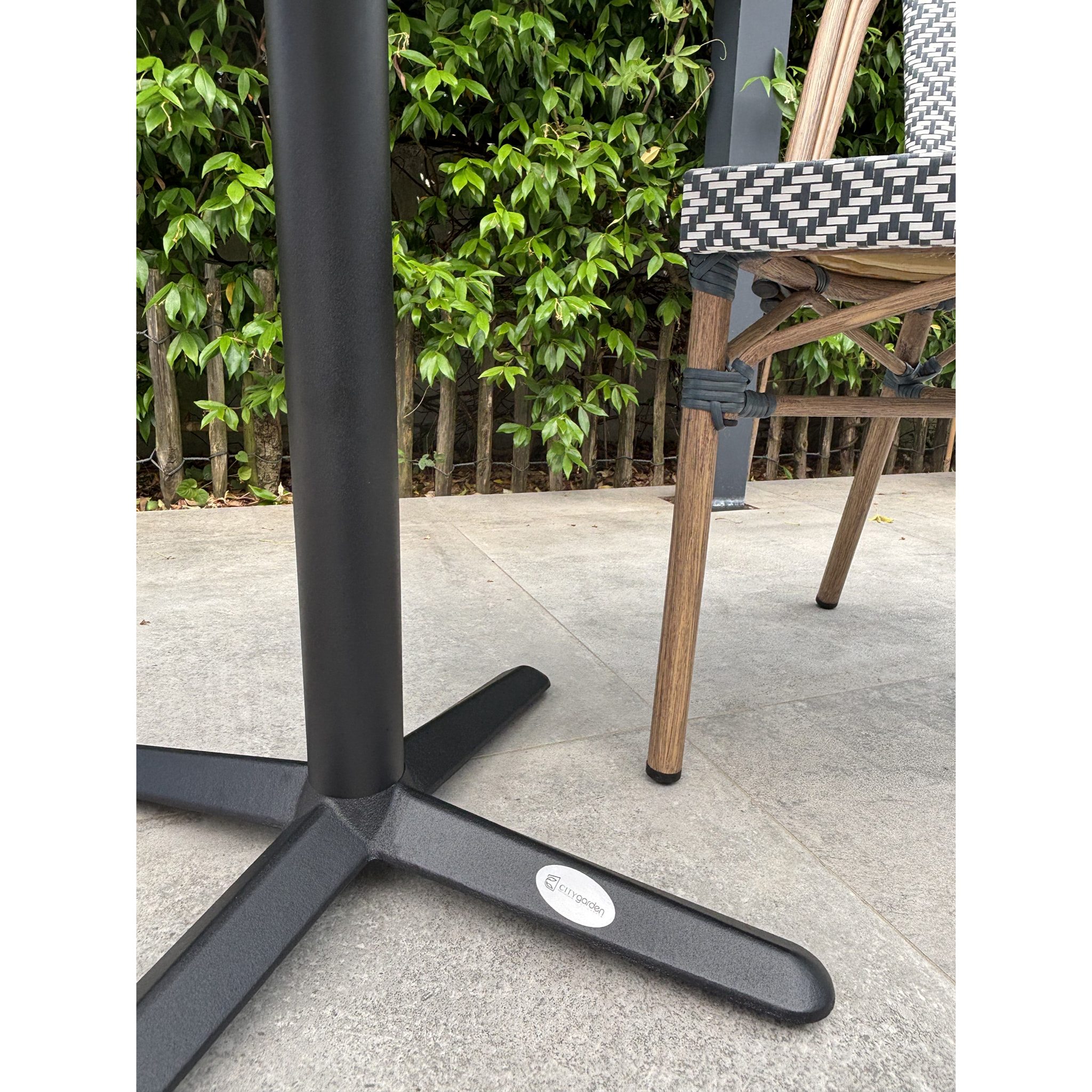 BISTRO - Ensemble repas de jardin 2 places en acier et plateau terrazzo - bleu