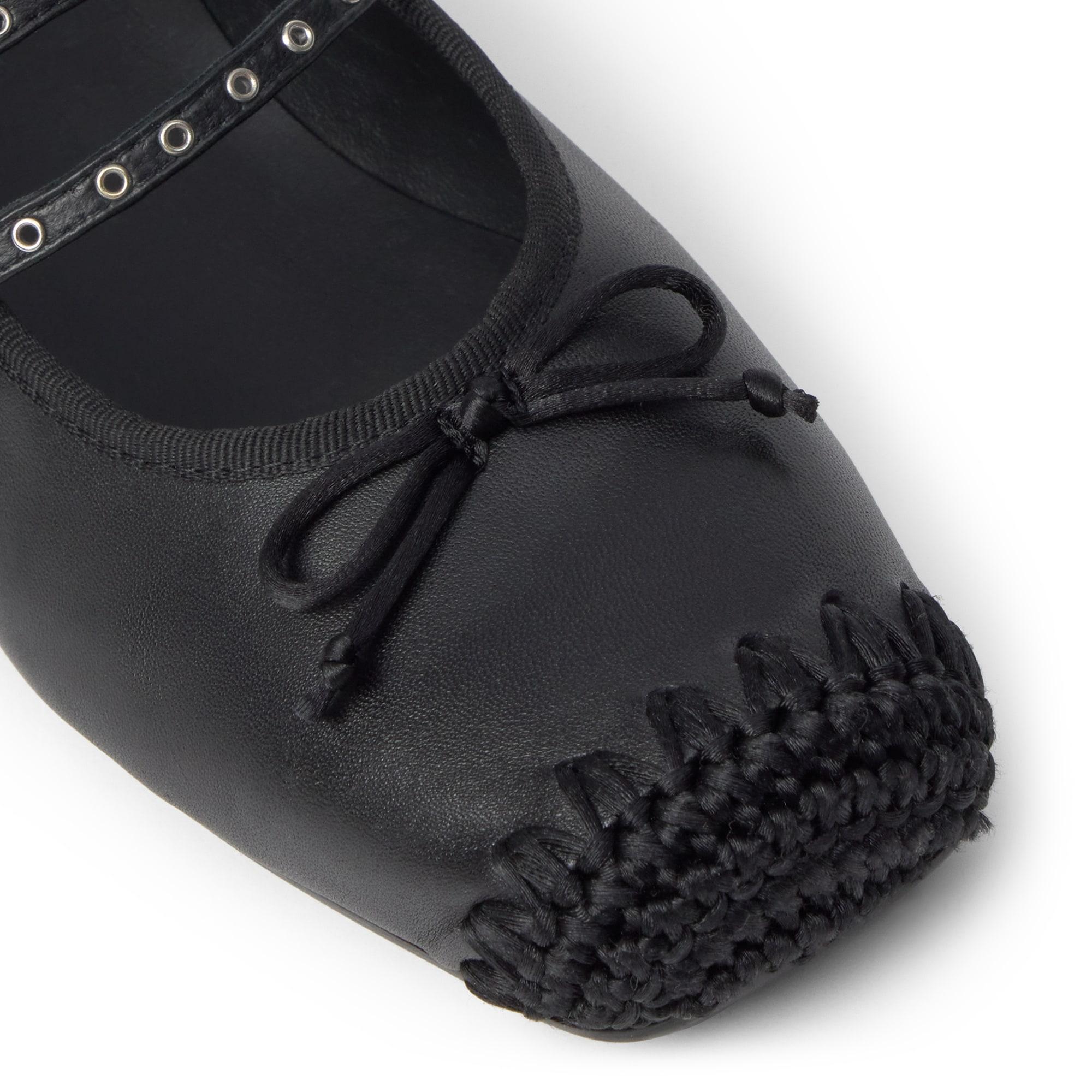 Bailarina plana Gina en napa con cierre de hebilla