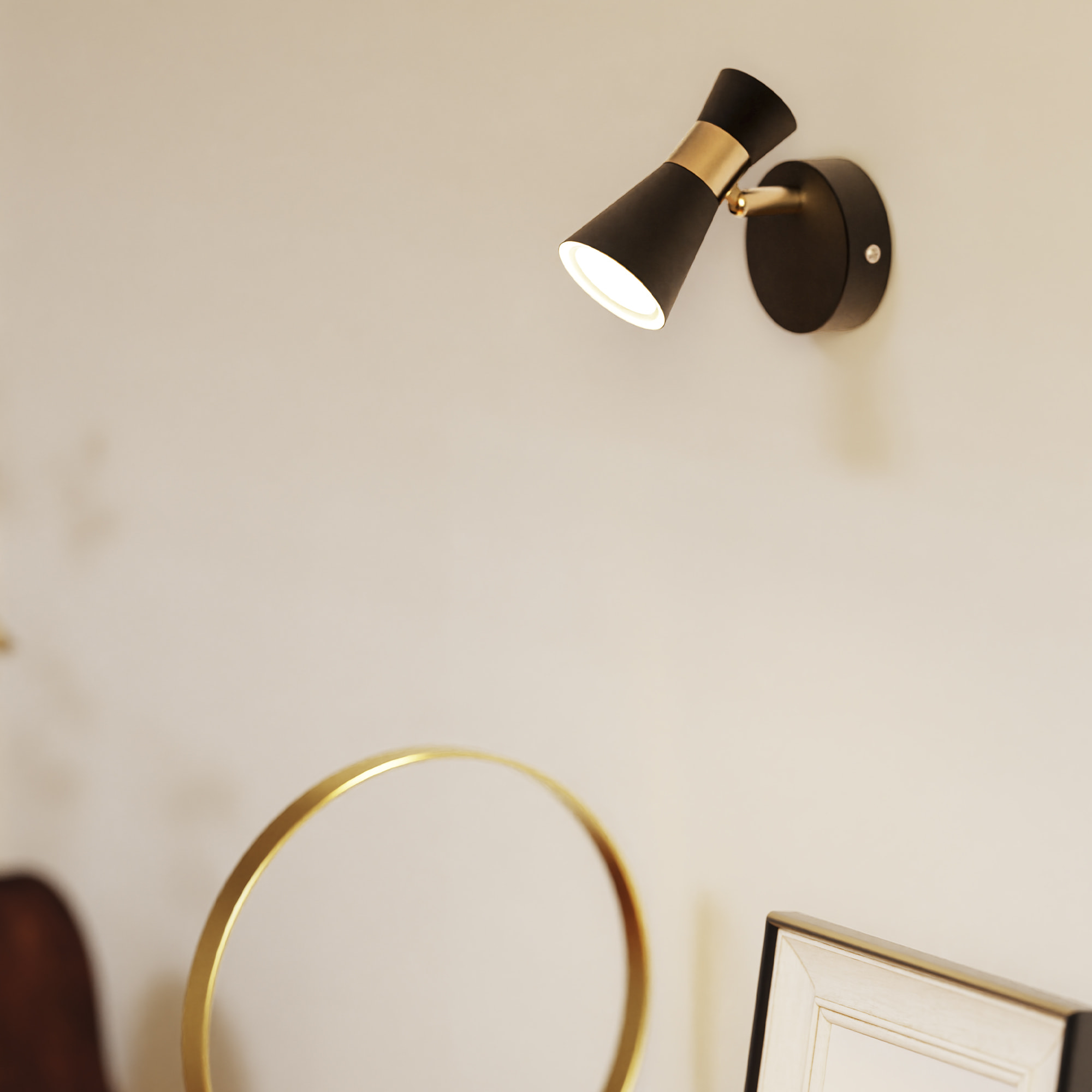 Forlight Eufo lampara aplique negro con acabado oro para bombilla GU10