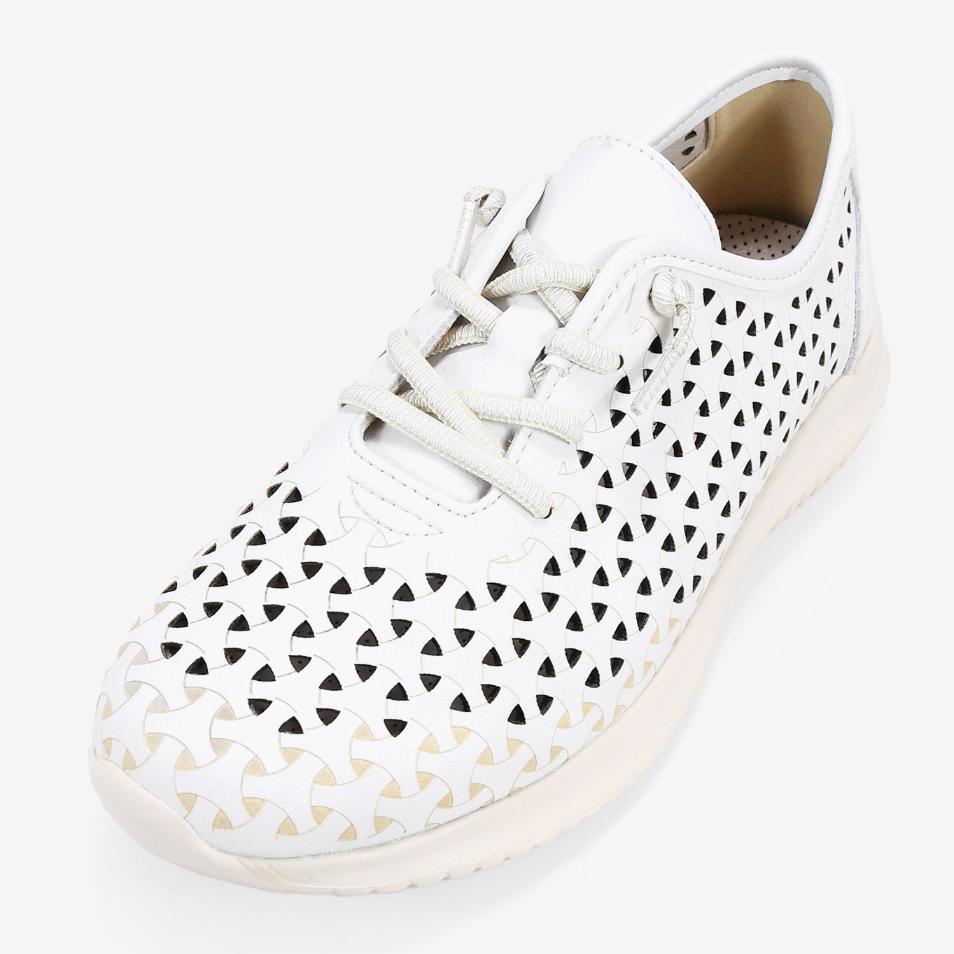 Zapatillas blancas en piel cortadas con láser