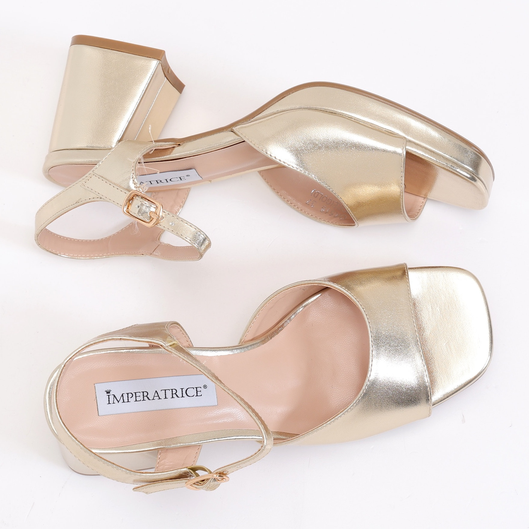 Sandali in simil pelle con tacco comodo