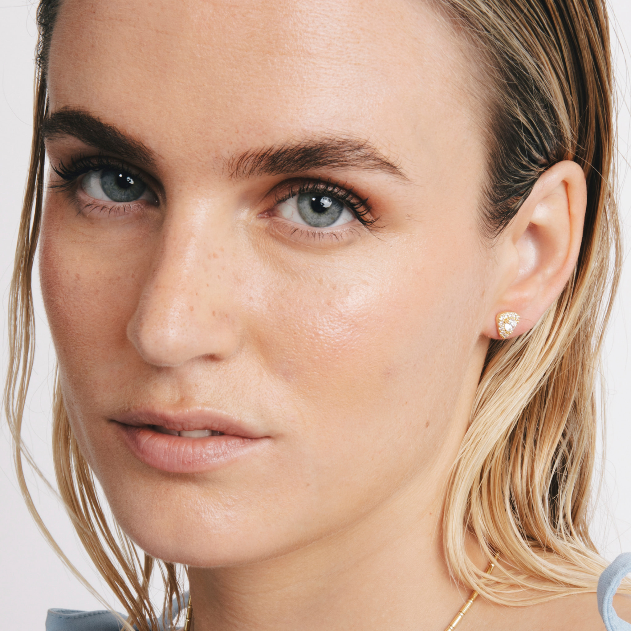 Pendientes Aldra acabado oro amarillo 18k