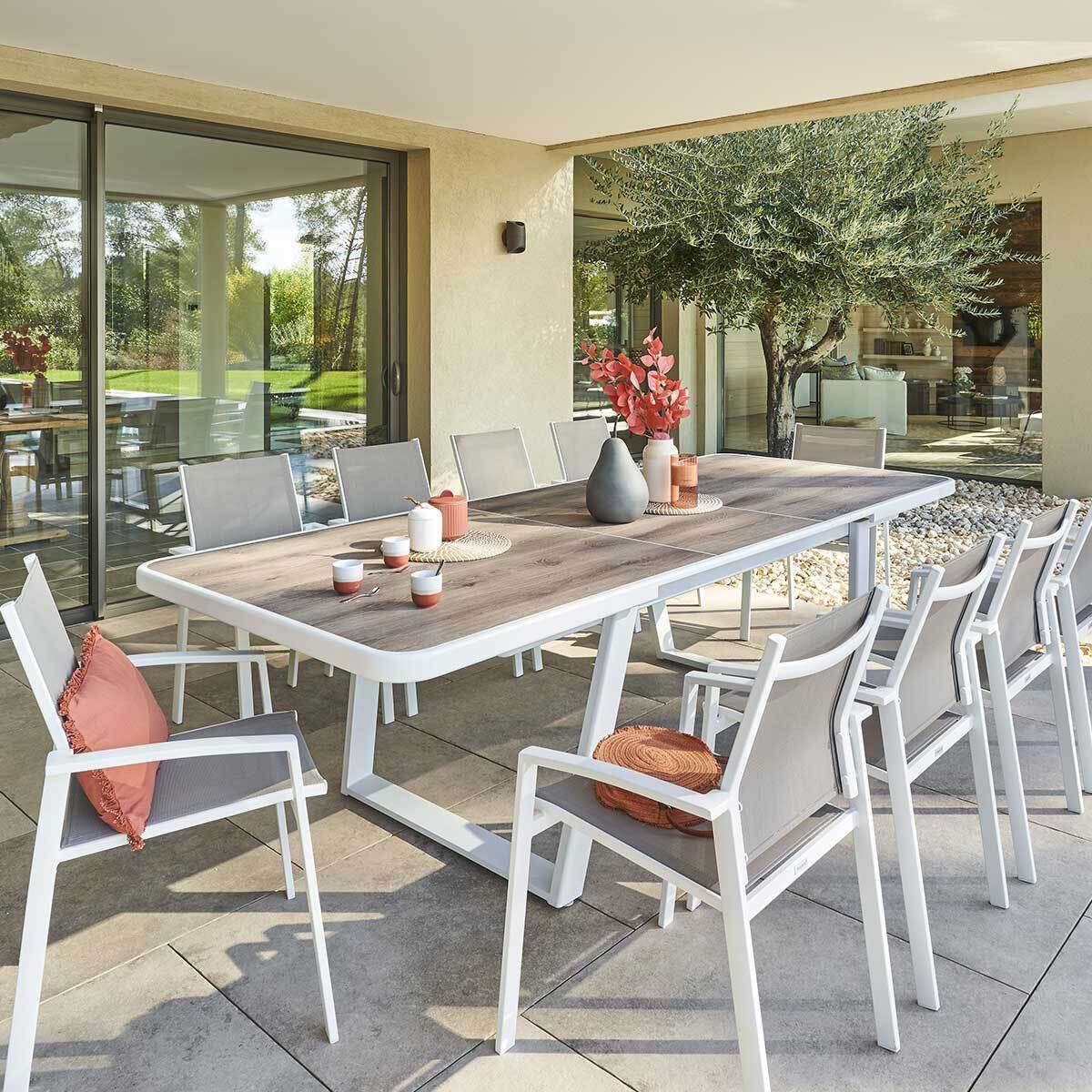 Table de jardin extensible Unisson Pécan & Blanc