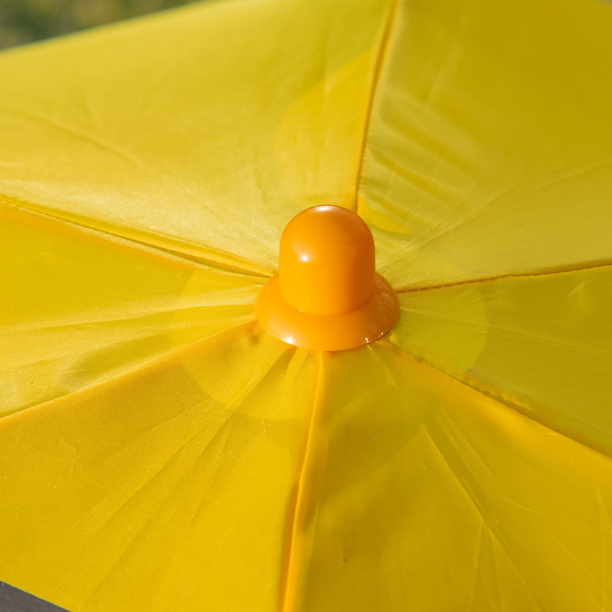 Ensemble salon de jardin enfant 4 pcs design tigre - table ronde + 2 chaises pliables + parasol - métal époxy oxford jaune