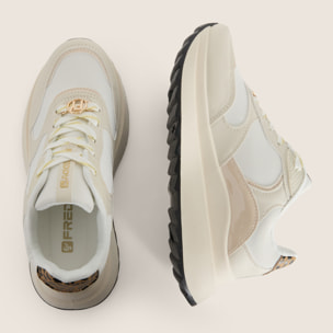 Sneakers in Similpelle con Dettagli Vernice e Animalier