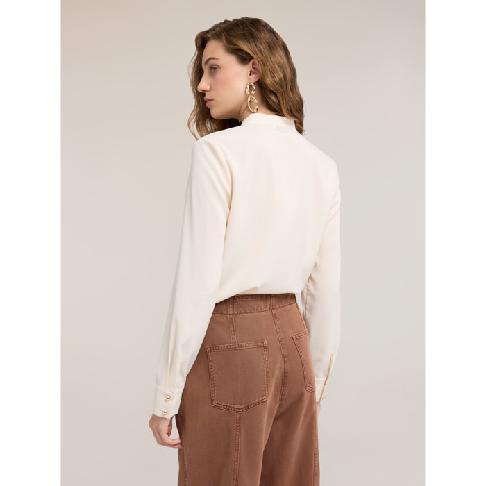 Motivi - Camicia in crêpe de chine con volant asimmetrico - Bianco