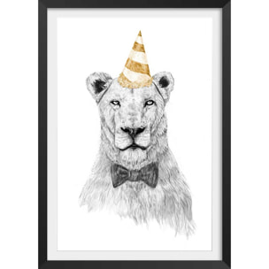Affiche enfant lionne en fête  Affiche + cadre en bois - Noir