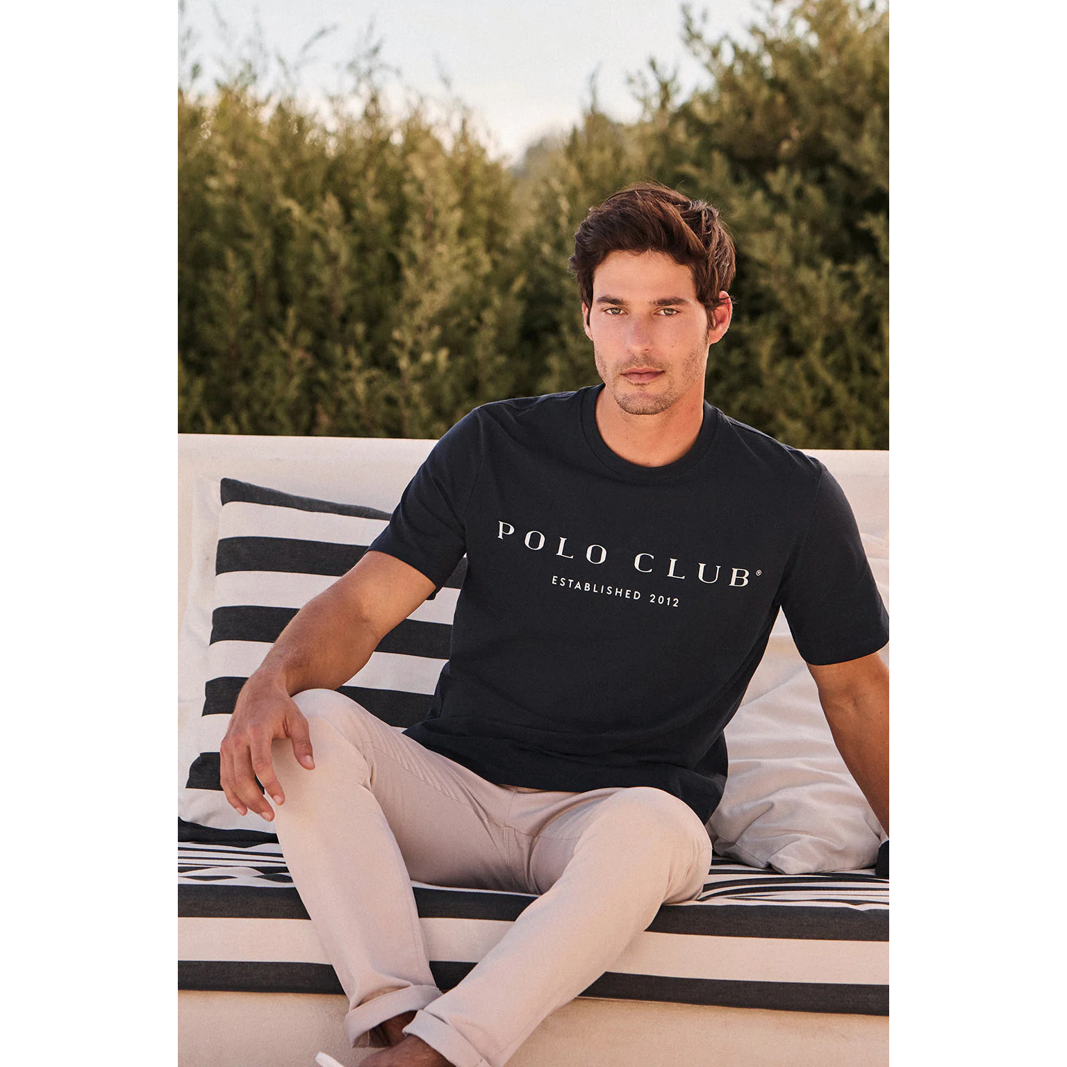 Camiseta básica negra con print icónico Polo Club