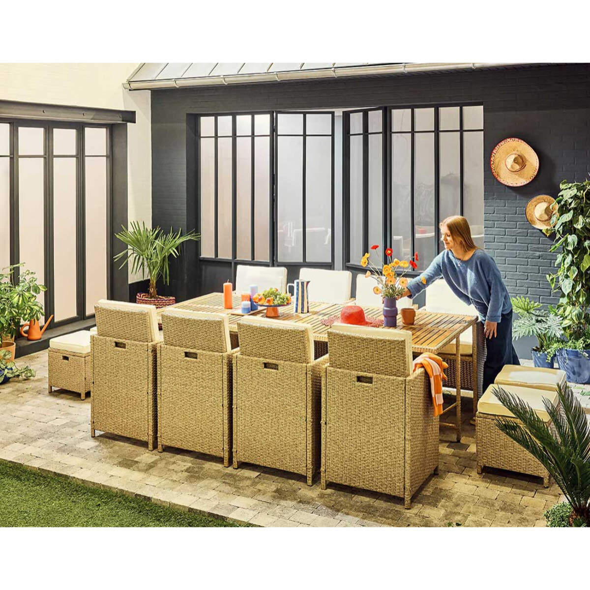 Cuba – salon de jardin encastrable en résine tressé beige - 12 places - coussins beige + housse de protection - Beige