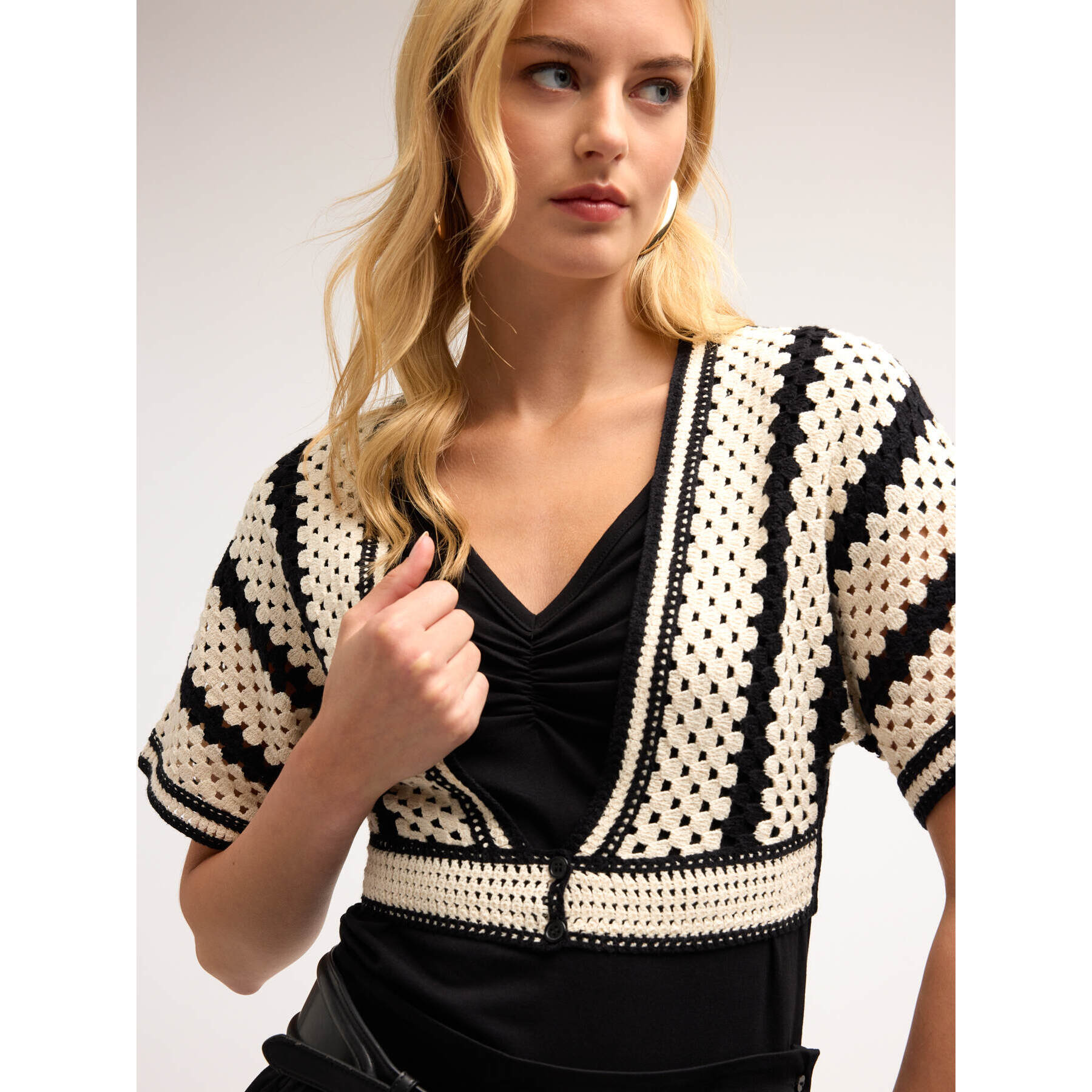 Motivi - Coprispalle corto in maglia crochet - Nero