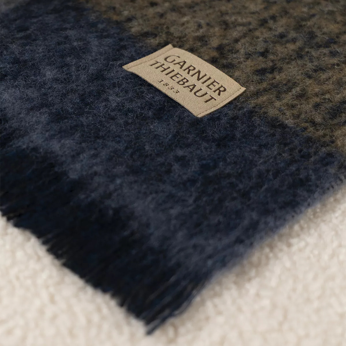Plaid laine & autres fibres 200 g/m² motif jacquard bleu gris Mohaira irish blue