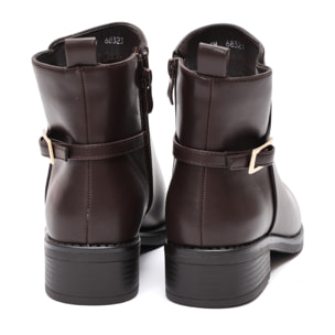 Stivaletti in simil pelle con fibbia dorata