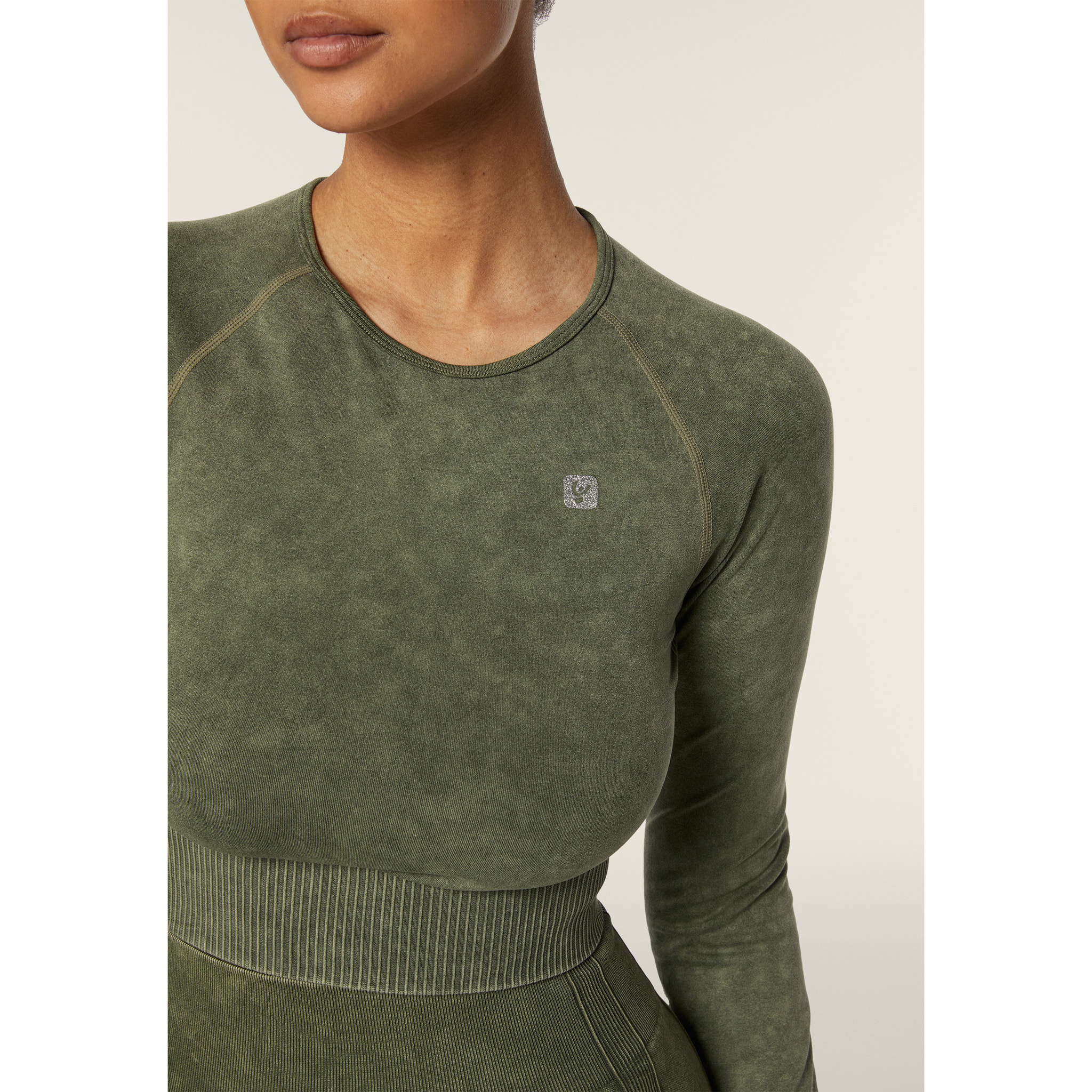 Maglia corta con maniche lunghe tessuto seamless ice wash