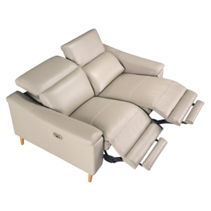 Sofá relax de 2 plazas tapizado en piel de origen vacuno en gris taupe con reposacabezas patas de madera en miel 2 sistemas de relax eléctrico 160x104x102cm