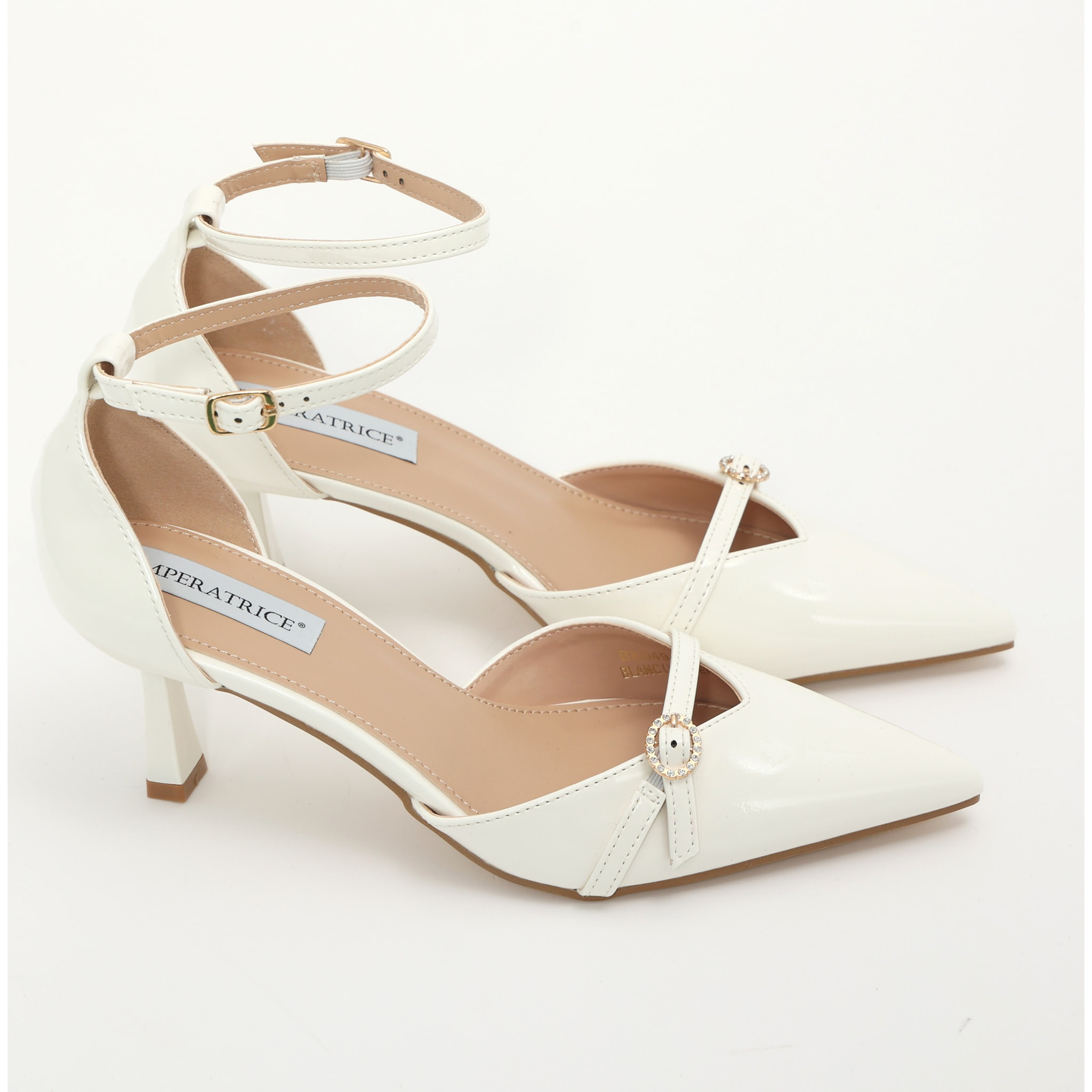 Sandali in simil pelle verniciata con tacco a rocchetto