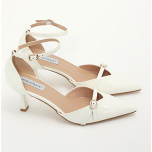 Sandali in simil pelle verniciata con tacco a rocchetto