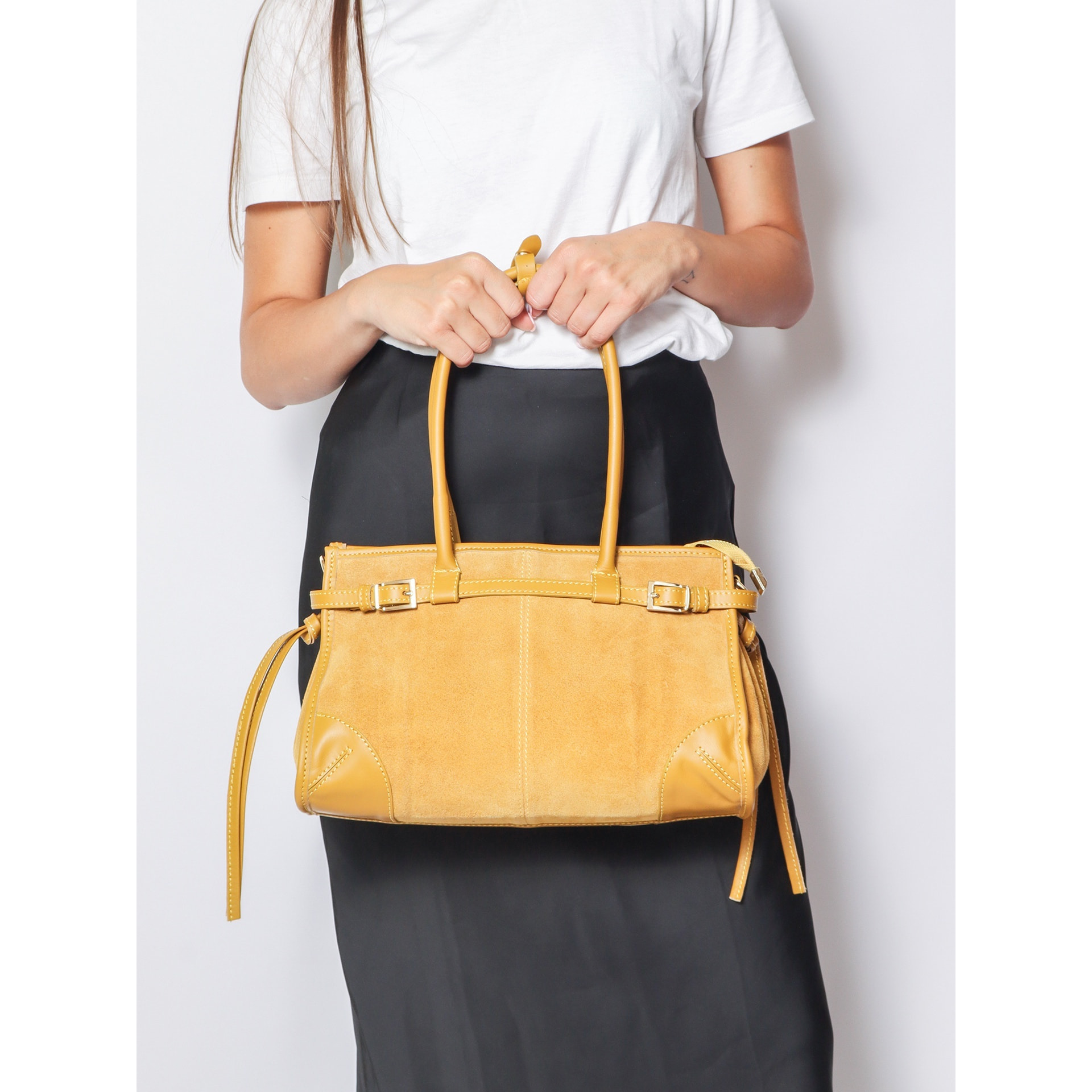 Borsa a spalla da donna Made in Italy - Modello Novara Ultra - Pelle scamosciata - 31.5 x 20.0 x 14.0 cm