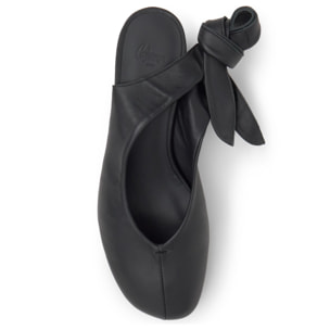 Zapato tacón destalonado Ada en napa con cierre de cintas