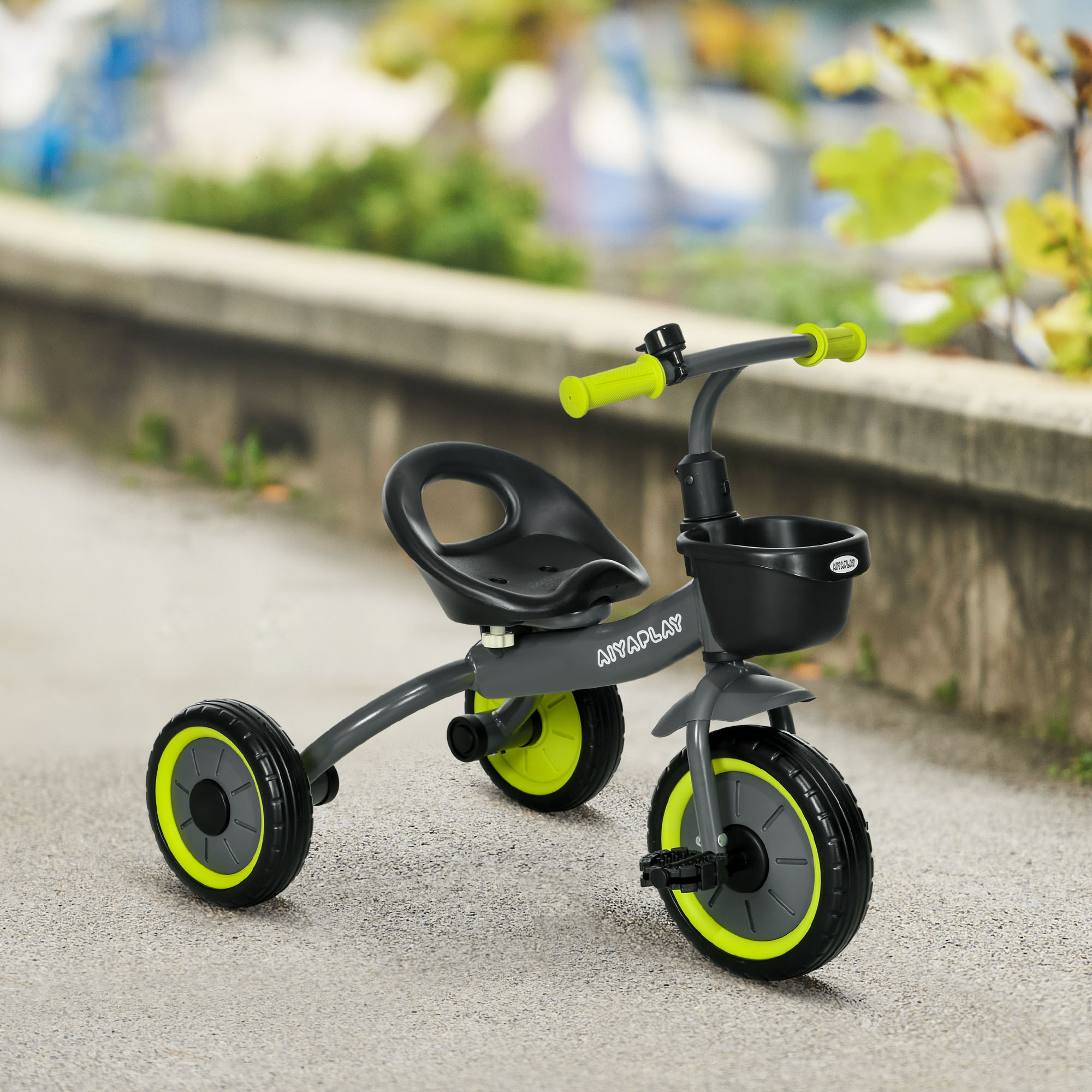 Tricycle enfant multi-équipé garde-boue sonnette panier pédales antidérapantes siège réglable avec dossier métal noir