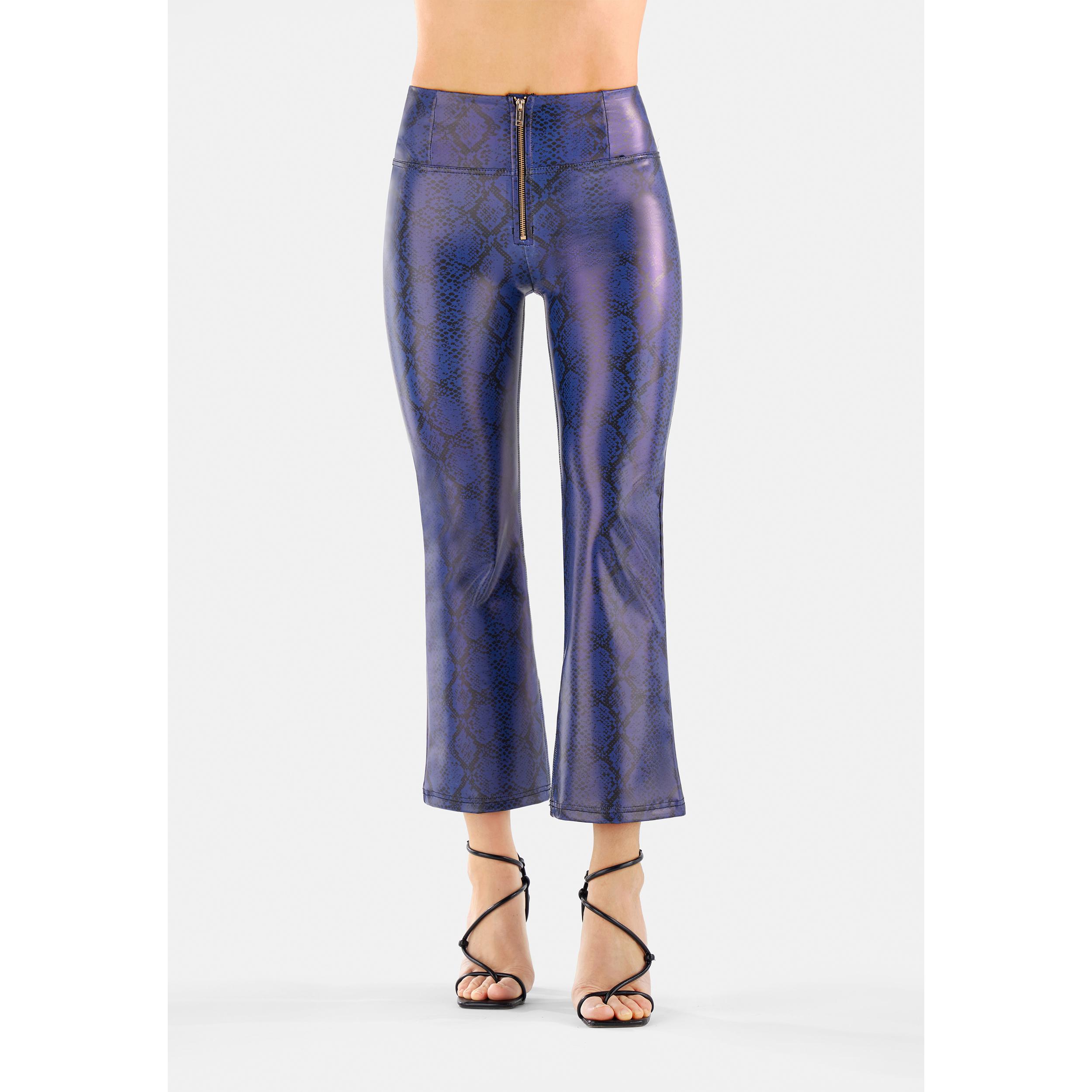 Pantaloni WR.UP® similpelle pitonata fondo flare cropped